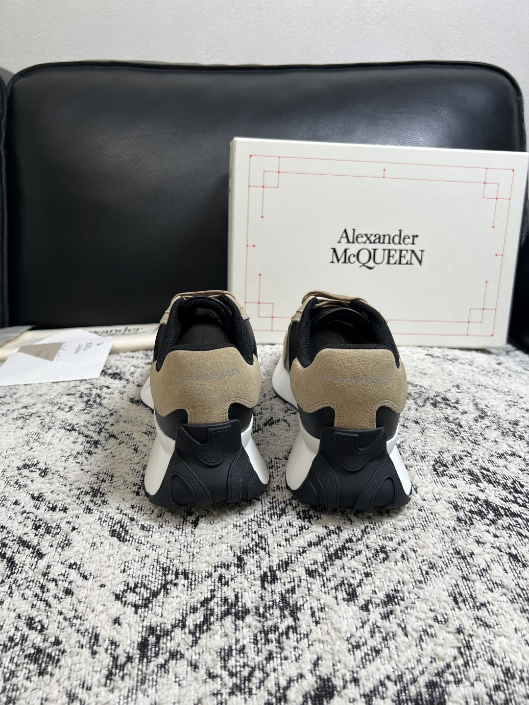 Alexander McQueen 高品质 顶级工艺品 麦昆 专柜同步 原厂配置,意大利进口原版牛皮面料,高品质 Alexander McQueen 高品质 顶级工艺品 麦昆 专柜同步 原厂配置,意大利进口原版牛皮面料,高品质