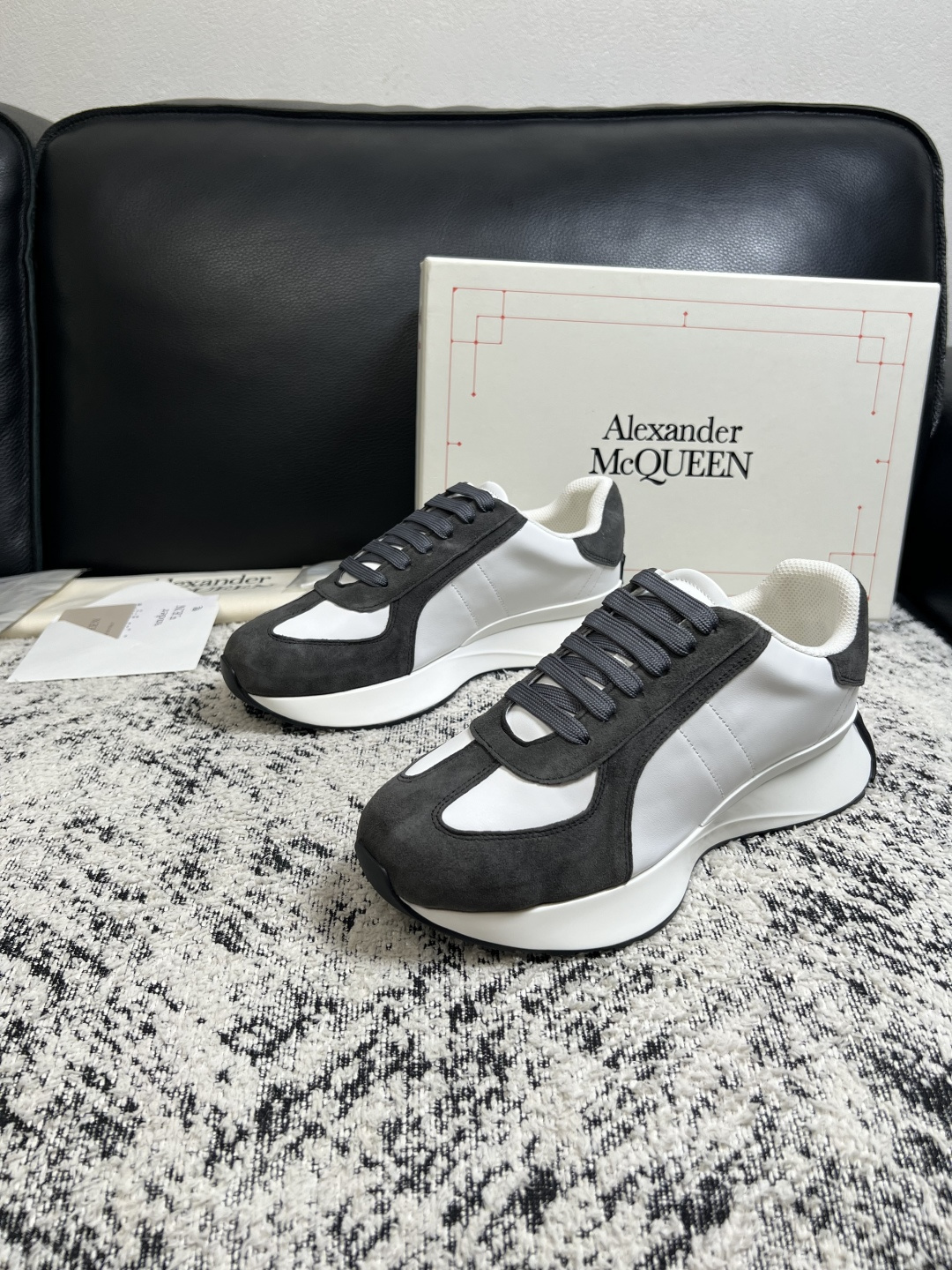 Alexander McQueen 高品质 顶级工艺品 麦昆 专柜同步 原厂配置,意大利进口原版牛皮面料,高品质 Alexander McQueen 高品质 顶级工艺品 麦昆 专柜同步 原厂配置,意大利进口原版牛皮面料,高品质