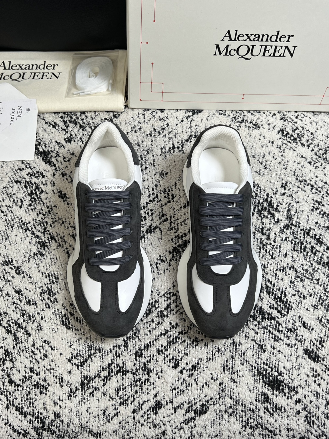 Alexander McQueen 高品质 顶级工艺品 麦昆 专柜同步 原厂配置,意大利进口原版牛皮面料,高品质 Alexander McQueen 高品质 顶级工艺品 麦昆 专柜同步 原厂配置,意大利进口原版牛皮面料,高品质