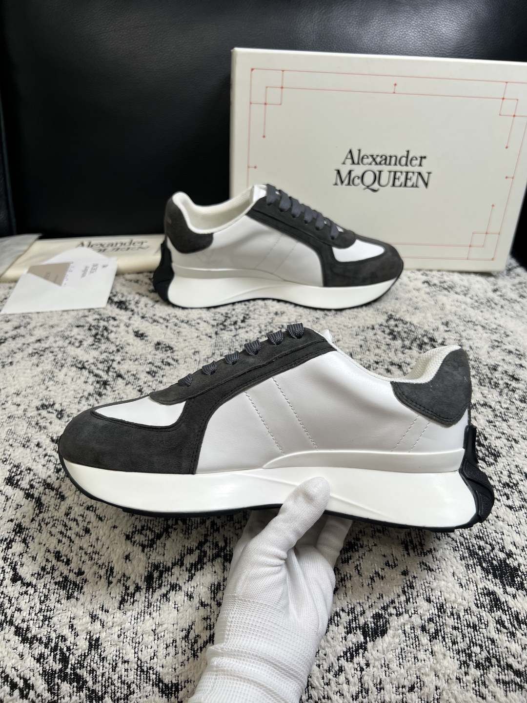 Alexander McQueen 高品质 顶级工艺品 麦昆 专柜同步 原厂配置,意大利进口原版牛皮面料,高品质 Alexander McQueen 高品质 顶级工艺品 麦昆 专柜同步 原厂配置,意大利进口原版牛皮面料,高品质