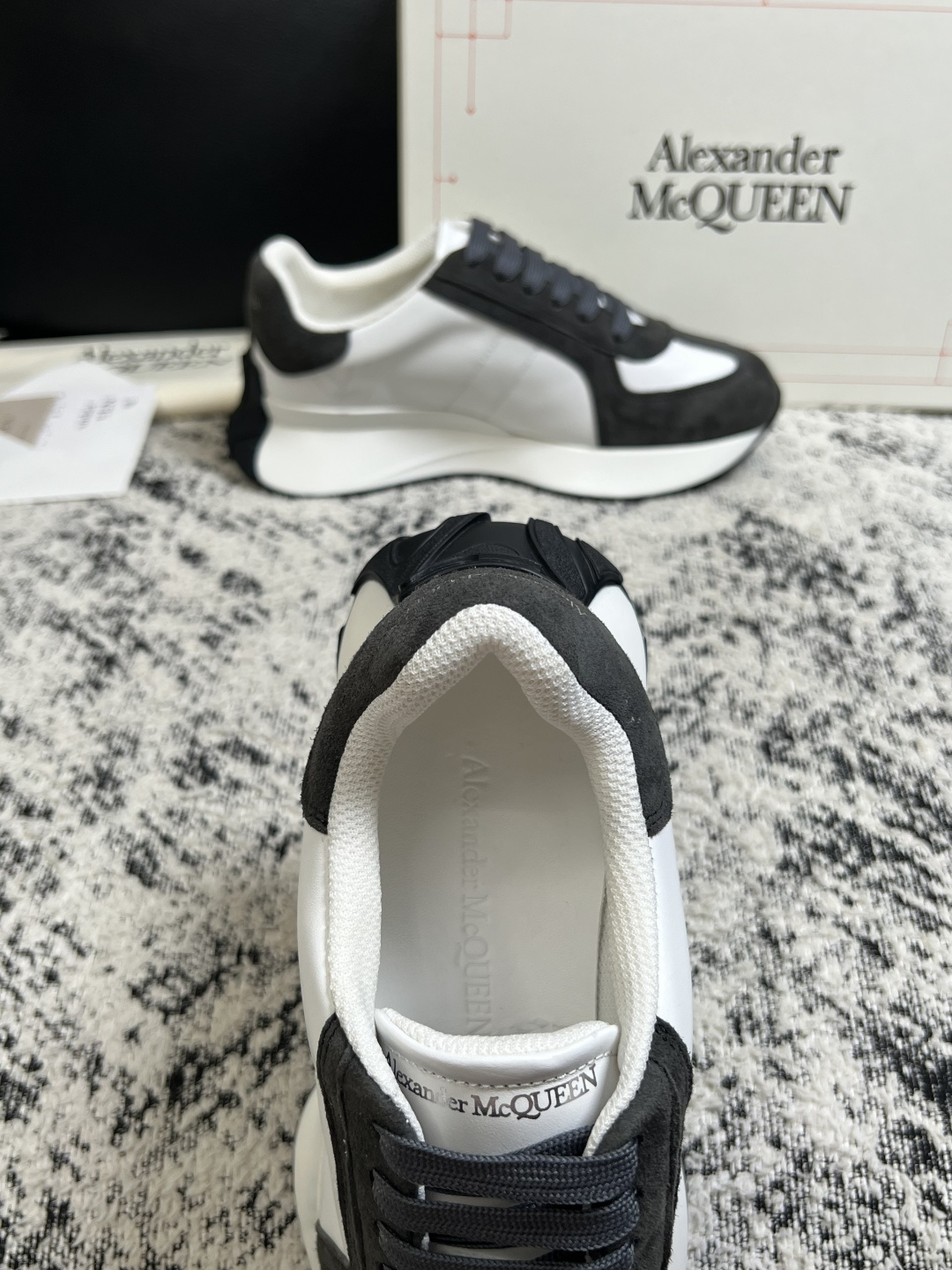 Alexander McQueen 高品质 顶级工艺品 麦昆 专柜同步 原厂配置,意大利进口原版牛皮面料,高品质 Alexander McQueen 高品质 顶级工艺品 麦昆 专柜同步 原厂配置,意大利进口原版牛皮面料,高品质