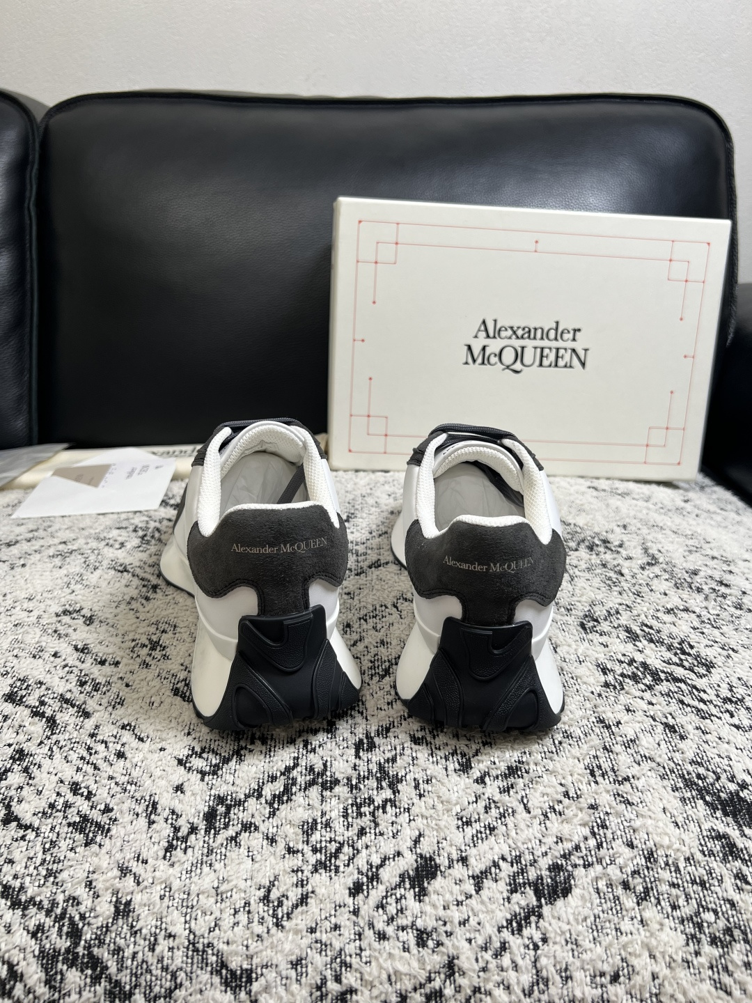 Alexander McQueen 高品质 顶级工艺品 麦昆 专柜同步 原厂配置,意大利进口原版牛皮面料,高品质 Alexander McQueen 高品质 顶级工艺品 麦昆 专柜同步 原厂配置,意大利进口原版牛皮面料,高品质
