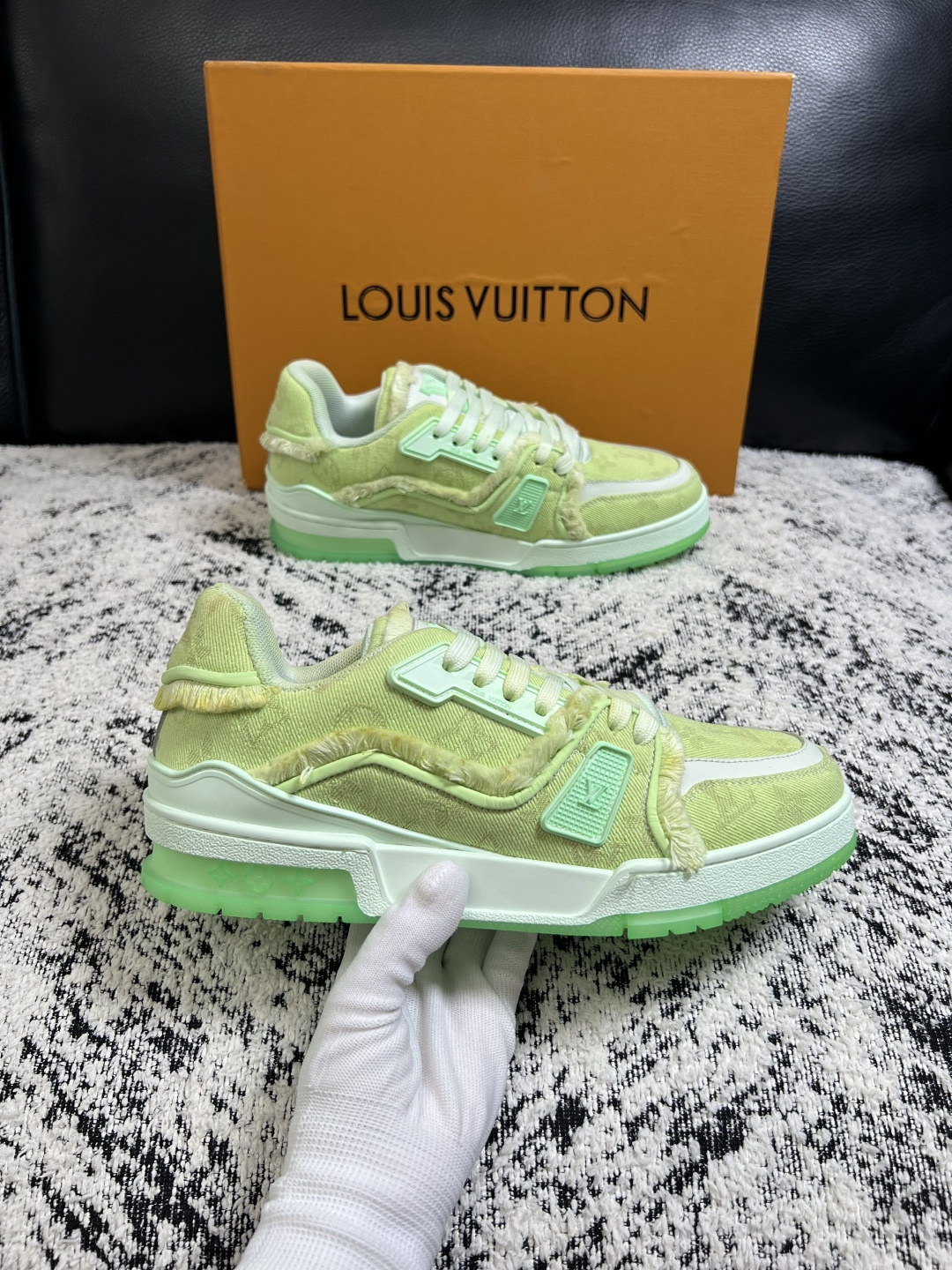 Lv  高品质  顶级工艺品  路易威登，运动板鞋专柜同步原厂配置，鞋面意大利进口牛皮改色面料，进口网布里垫柔软舒适，鞋