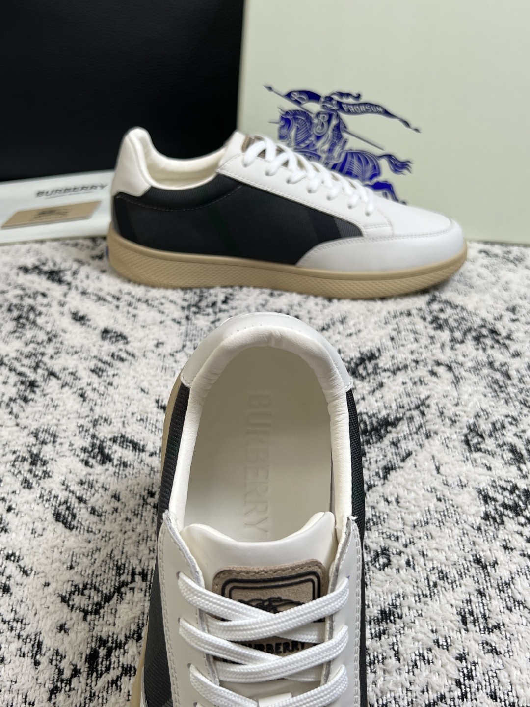 BURBERRY  顶级工艺品 巴宝莉 专柜同步，原厂配置意大利进口牛皮面料，高品质复杂拼接工艺，进口牛皮内里垫，透气舒