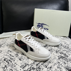BURBERRY 顶级工艺品 巴宝莉 专柜同步,原厂配置意大利进口牛皮面料,高品质复杂拼接工艺,进口牛皮内里垫,透气舒 BURBERRY 顶级工艺品 巴宝莉 专柜同步,原厂配置意大利进口牛皮面料,高品质复杂拼接工艺,进口牛皮内里垫,透气舒