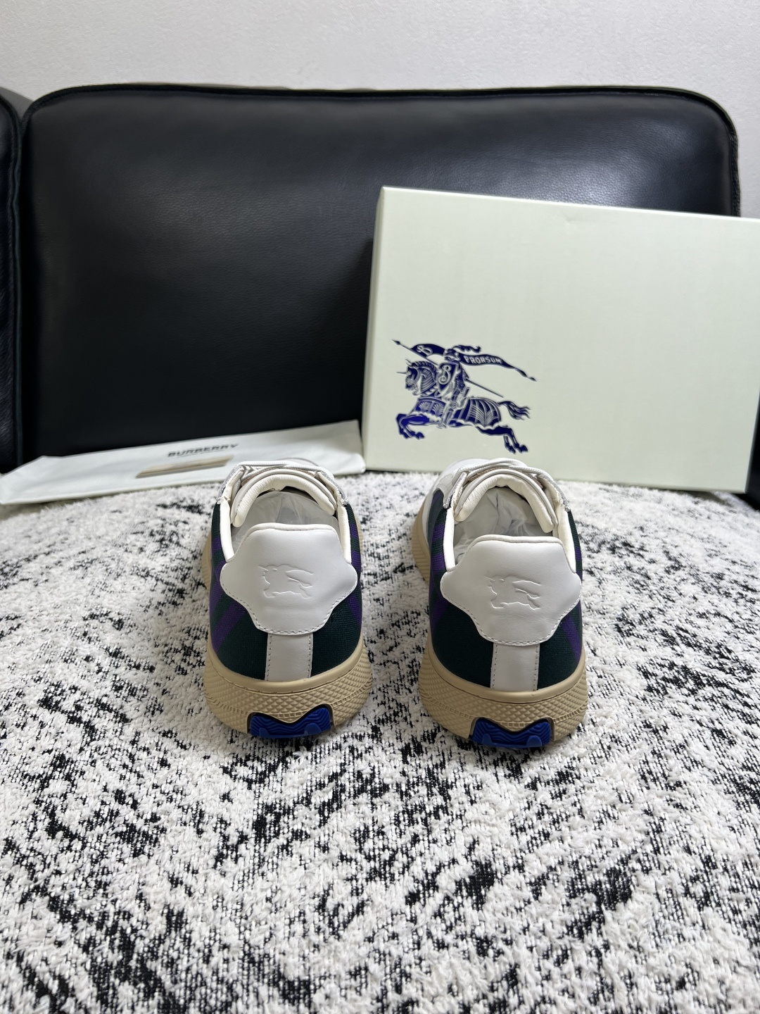 BURBERRY  顶级工艺品 巴宝莉 专柜同步，原厂配置意大利进口牛皮面料，高品质复杂拼接工艺，进口牛皮内里垫，透气舒