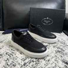Prada 顶级工艺品,普拉达 专柜同步,原厂配置意大利进口牛皮拼布面料,进口牛皮内里垫,透气舒适,鞋底:原厂特供原版 Prada 顶级工艺品,普拉达 专柜同步,原厂配置意大利进口牛皮拼布面料,进口牛皮内里垫,透气舒适,鞋底:原厂特供原版