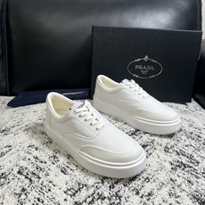 Prada 顶级工艺品,普拉达 专柜同步,原厂配置意大利进口牛皮拼布面料,进口牛皮内里垫,透气舒适,鞋底:原厂特供原版 Prada 顶级工艺品,普拉达 专柜同步,原厂配置意大利进口牛皮拼布面料,进口牛皮内里垫,透气舒适,鞋底:原厂特供原版