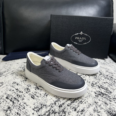 Prada 顶级工艺品,普拉达 专柜同步,原厂配置意大利进口牛皮拼布面料,进口牛皮内里垫,透气舒适,鞋底:原厂特供原版 Prada 顶级工艺品,普拉达 专柜同步,原厂配置意大利进口牛皮拼布面料,进口牛皮内里垫,透气舒适,鞋底:原厂特供原版