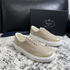 Prada 顶级工艺品,普拉达 专柜同步,原厂配置意大利进口牛皮拼布面料,进口牛皮内里垫,透气舒适,鞋底:原厂特供原版 Prada 顶级工艺品,普拉达 专柜同步,原厂配置意大利进口牛皮拼布面料,进口牛皮内里垫,透气舒适,鞋底:原厂特供原版