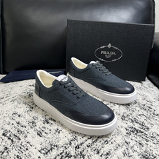 Prada 顶级工艺品,普拉达 专柜同步,原厂配置意大利进口牛皮拼布面料,进口牛皮内里垫,透气舒适,鞋底:原厂特供原版 Prada 顶级工艺品,普拉达 专柜同步,原厂配置意大利进口牛皮拼布面料,进口牛皮内里垫,透气舒适,鞋底:原厂特供原版