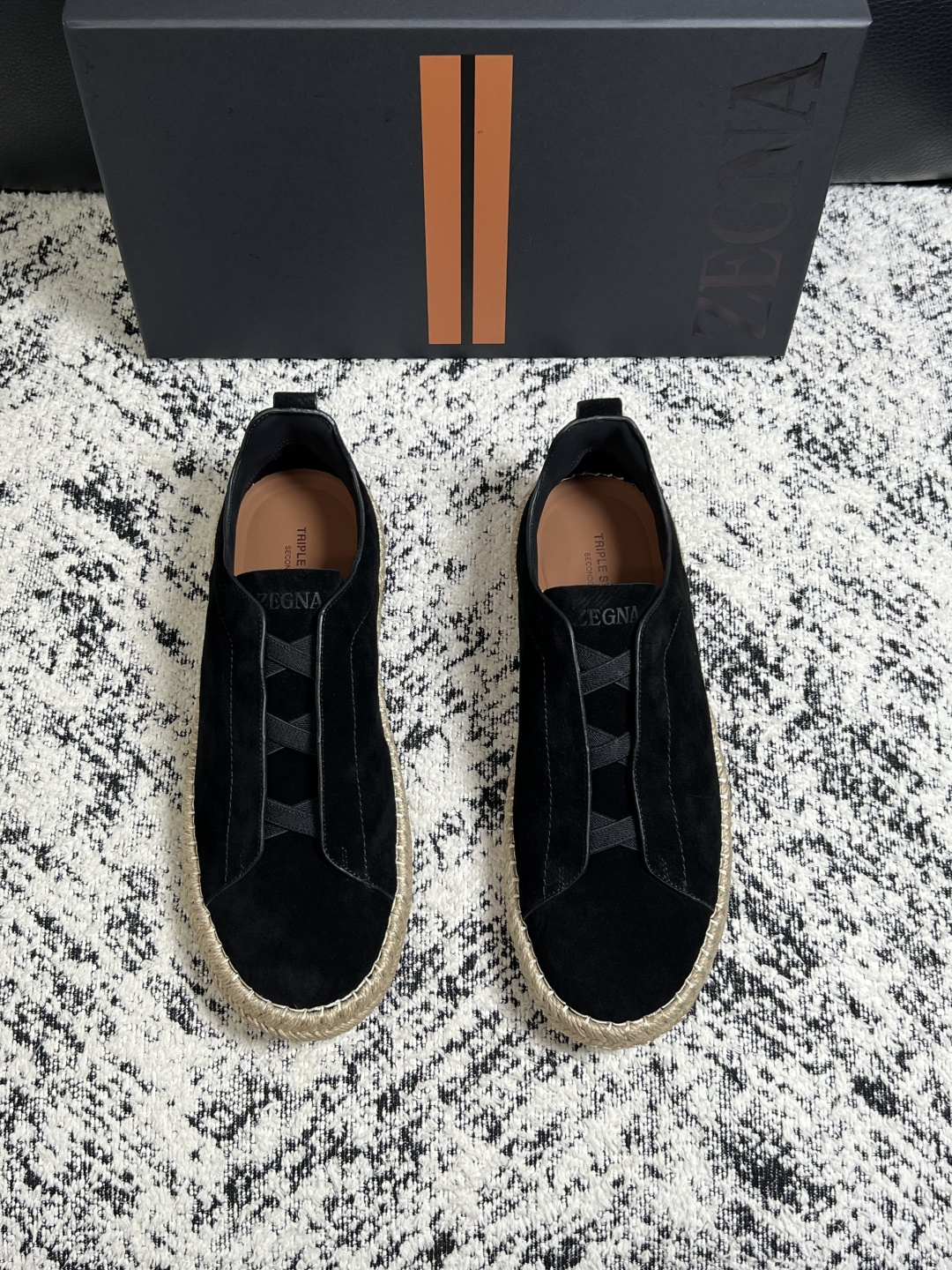 Zegna  高品质  顶级工艺品  杰尼亚  专柜新款原厂配置，意大利进口牛皮面料，进口牛里垫，透气舒适，鞋底：原厂特