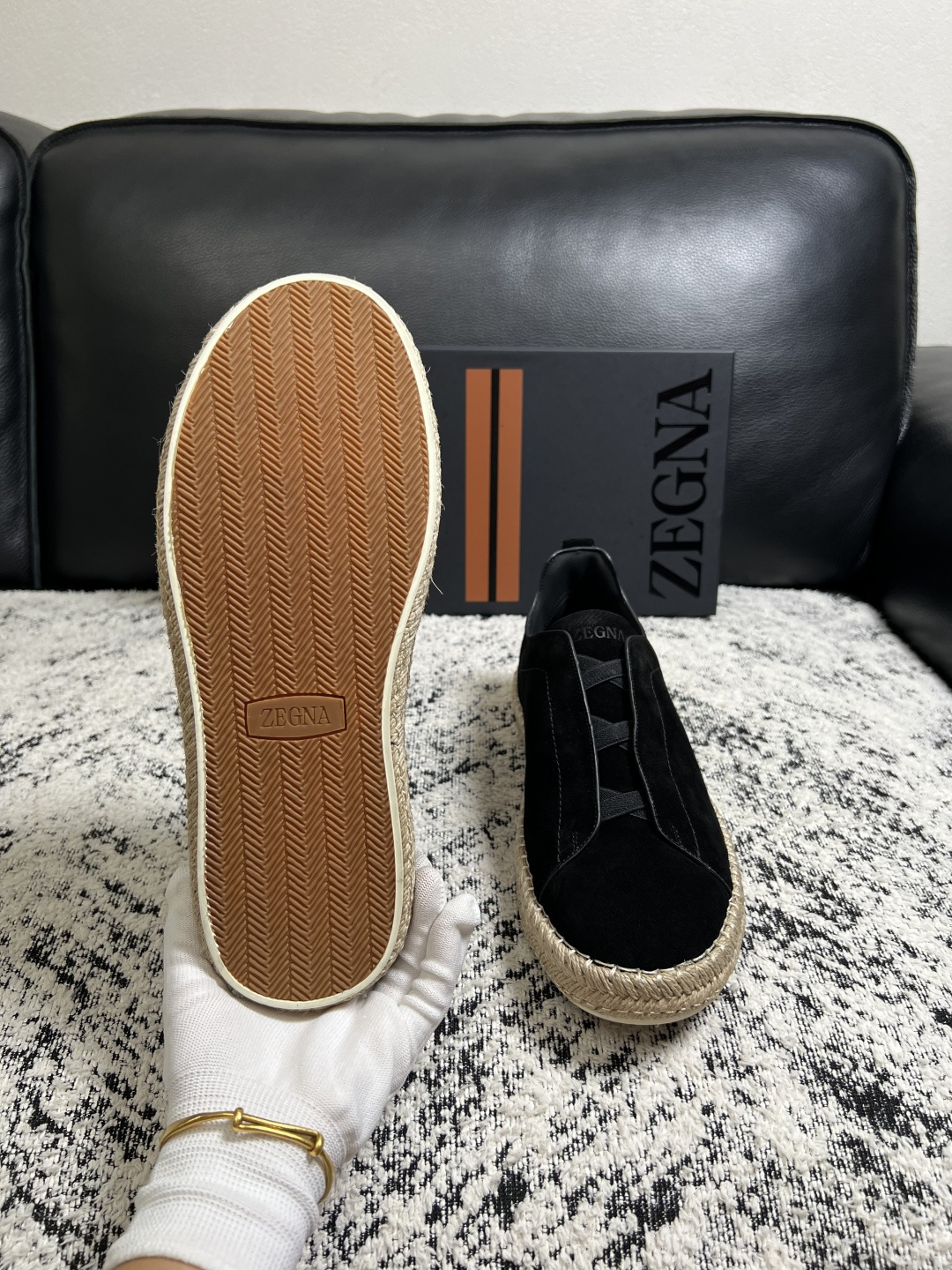 Zegna  高品质  顶级工艺品  杰尼亚  专柜新款原厂配置，意大利进口牛皮面料，进口牛里垫，透气舒适，鞋底：原厂特
