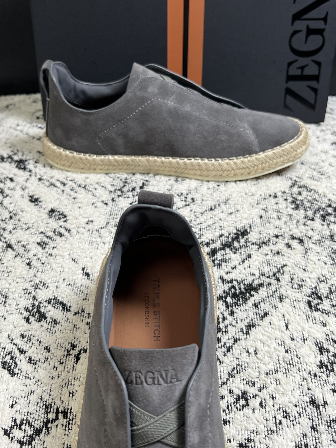Zegna  高品质  顶级工艺品  杰尼亚  专柜新款原厂配置，意大利进口牛皮面料，进口牛里垫，透气舒适，鞋底：原厂特