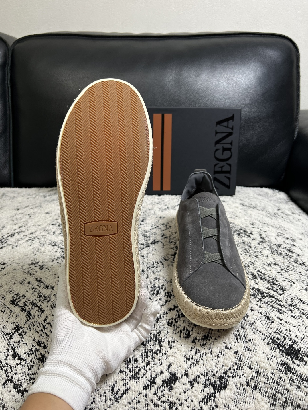 Zegna  高品质  顶级工艺品  杰尼亚  专柜新款原厂配置，意大利进口牛皮面料，进口牛里垫，透气舒适，鞋底：原厂特