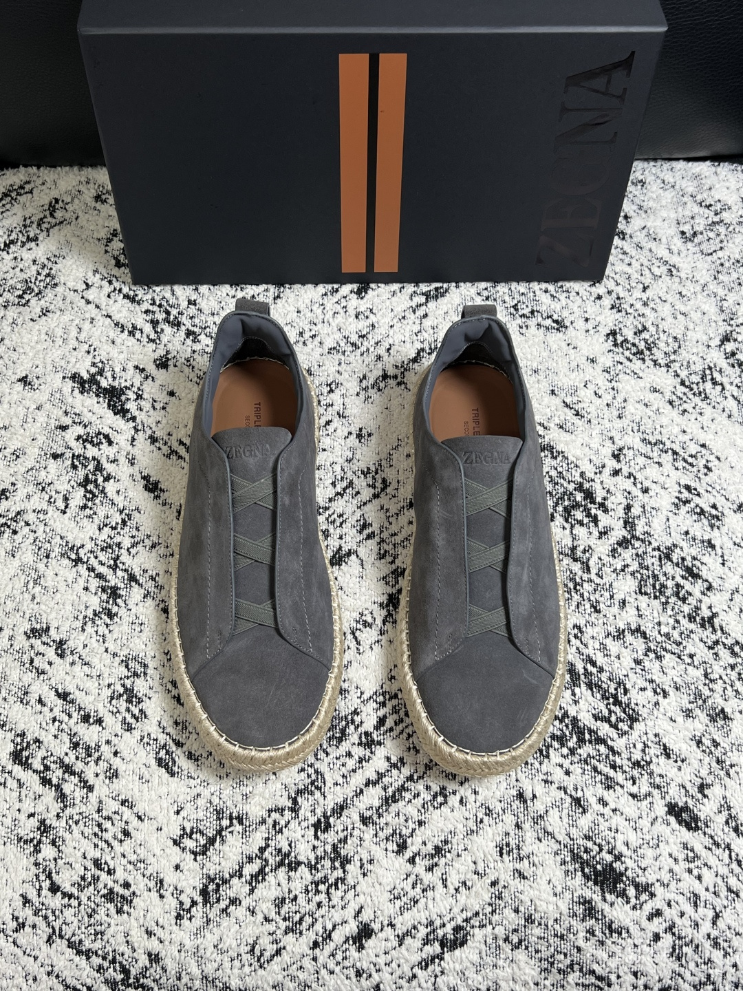 Zegna  高品质  顶级工艺品  杰尼亚  专柜新款原厂配置，意大利进口牛皮面料，进口牛里垫，透气舒适，鞋底：原厂特
