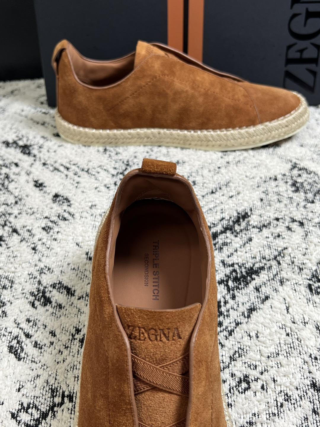 Zegna  高品质  顶级工艺品  杰尼亚  专柜新款原厂配置，意大利进口牛皮面料，进口牛里垫，透气舒适，鞋底：原厂特