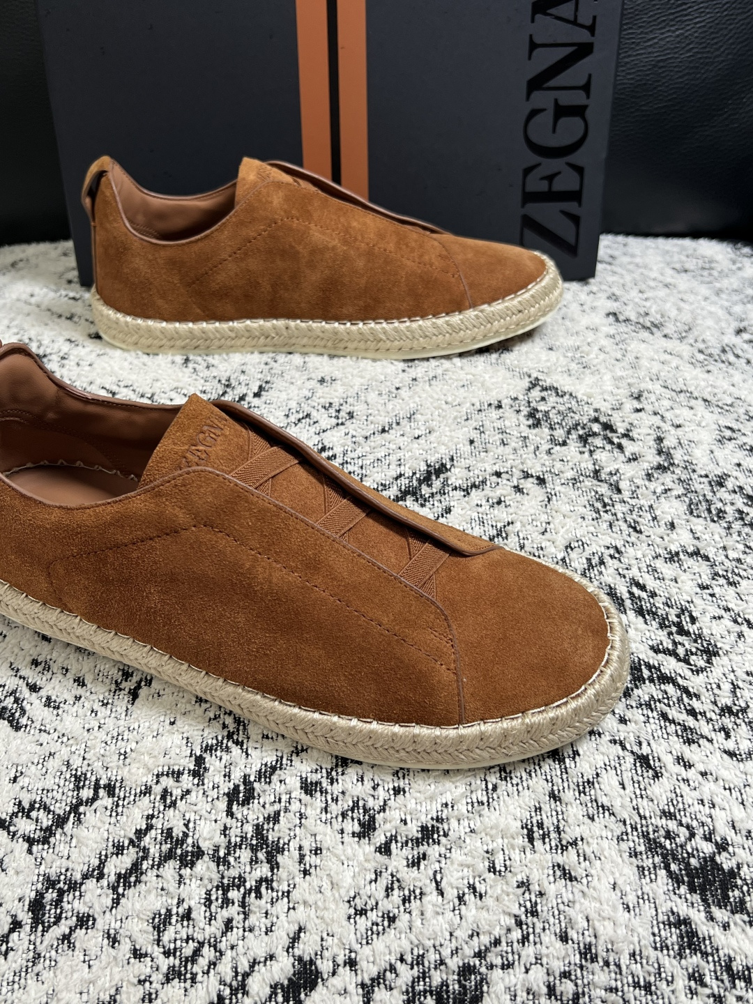 Zegna  高品质  顶级工艺品  杰尼亚  专柜新款原厂配置，意大利进口牛皮面料，进口牛里垫，透气舒适，鞋底：原厂特