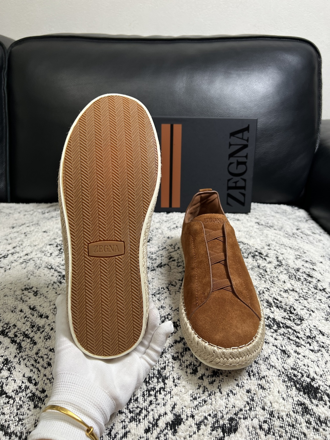 Zegna  高品质  顶级工艺品  杰尼亚  专柜新款原厂配置，意大利进口牛皮面料，进口牛里垫，透气舒适，鞋底：原厂特