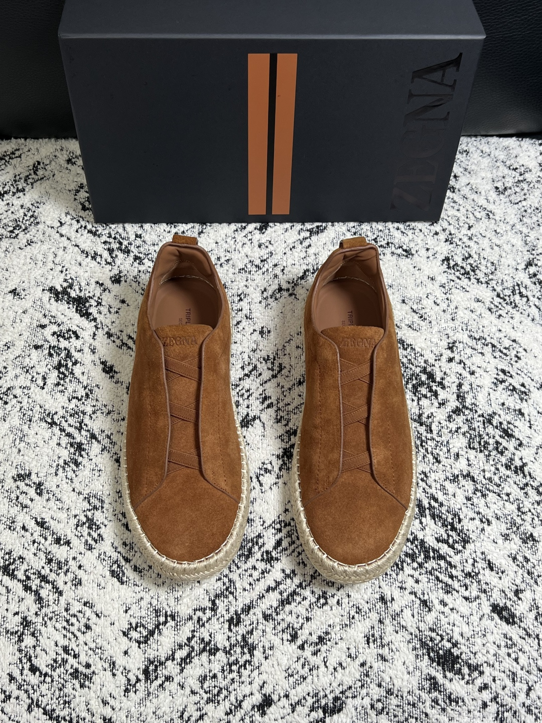 Zegna  高品质  顶级工艺品  杰尼亚  专柜新款原厂配置，意大利进口牛皮面料，进口牛里垫，透气舒适，鞋底：原厂特