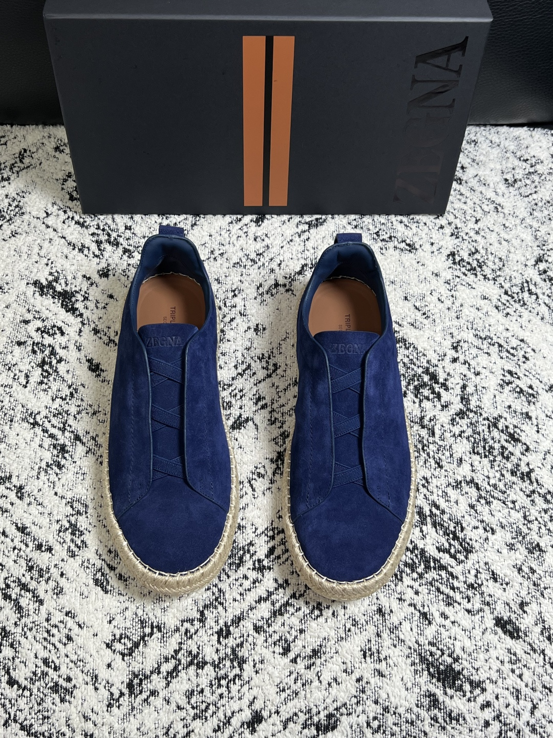 Zegna  高品质  顶级工艺品  杰尼亚  专柜新款原厂配置，意大利进口牛皮面料，进口牛里垫，透气舒适，鞋底：原厂特