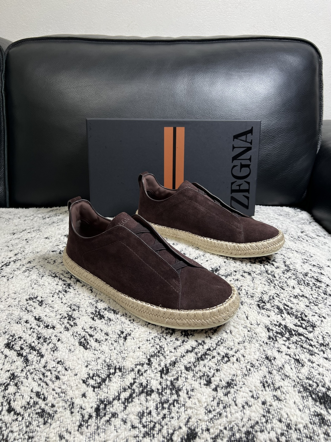 NO:931697,Zegna high-quality top crafts Zegna counter new original factory configuration, imported cowhide fabric from Italy, imported cowhide lining, breathable and comfortable, original soles specially provided by the factory and super comfortable, original factory follow-up goods code number 39-44 (order 38 45),,zegna,cowhide19860909Zegna 高品质 顶级工艺品 杰尼亚 专柜新款原厂配置,意大利进口牛皮面料,进口牛里垫,透气舒适,鞋底原厂特供原版底超级舒适,原厂跟单货 码数 39-44（订38 45）,,zegna,cowhide,Men's shoes