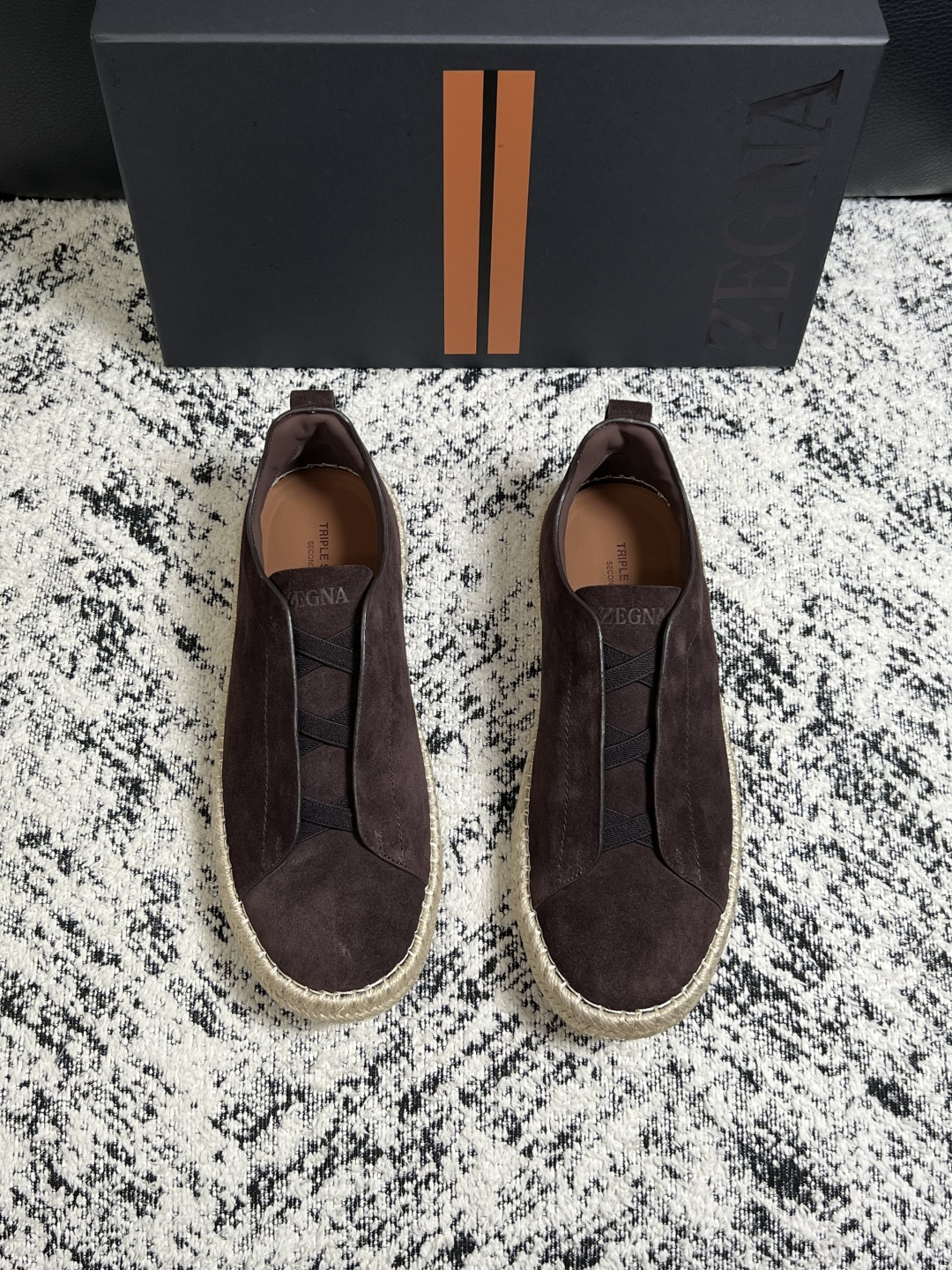 Zegna  高品质  顶级工艺品  杰尼亚  专柜新款原厂配置，意大利进口牛皮面料，进口牛里垫，透气舒适，鞋底：原厂特