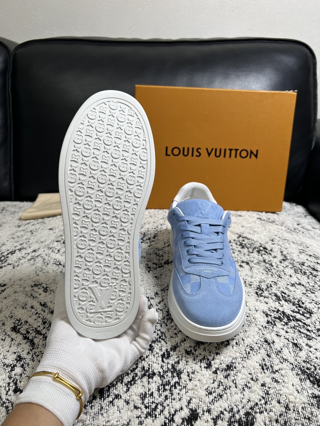 Lv  高品质  顶级工艺品  路易威登，专柜同步原厂配置，鞋面意大利进口，高品质拼接缤纷色彩复杂工艺品，进口牛皮里垫柔
