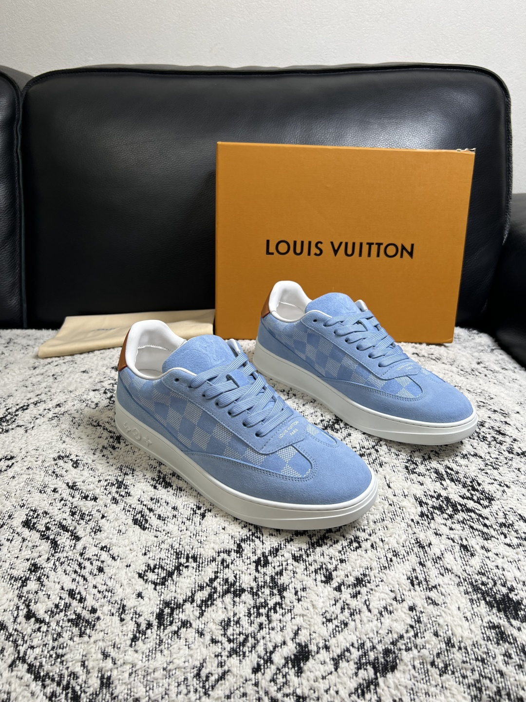 NO:931709,Lv high-quality top crafts Louis Vuitton, counters are equipped with original factory configurations, uppers imported from Italy, high-quality spliced ​​colorful and complex crafts, imported cowhide linings are soft and comfortable, soles are specially provided by the original factory, TPU exclusive movable molded soles are super comfortable, original factory follow-up goods, code number 39-44 (customized 45),, louis vuitton, louis vuitton, cowhide19860909Lv 高品质 顶级工艺品 路易威登,专柜同步原厂配置,鞋面意大利进口,高品质拼接缤纷色彩复杂工艺品,进口牛皮里垫柔软舒适,鞋底原厂特供原版底,TPU独家活动成型底超级舒适,原厂跟单货,码数 39-44（订做 45）,,louis vuitton,louis vuitton,cowhide,Men's shoes