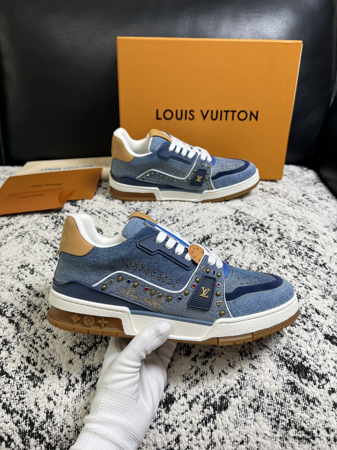 Lv  高品质  顶级工艺品  路易威登，专柜同步原厂配置，鞋面意大利进口，高品质拼接缤纷色彩复杂工艺品，进口牛皮里垫柔