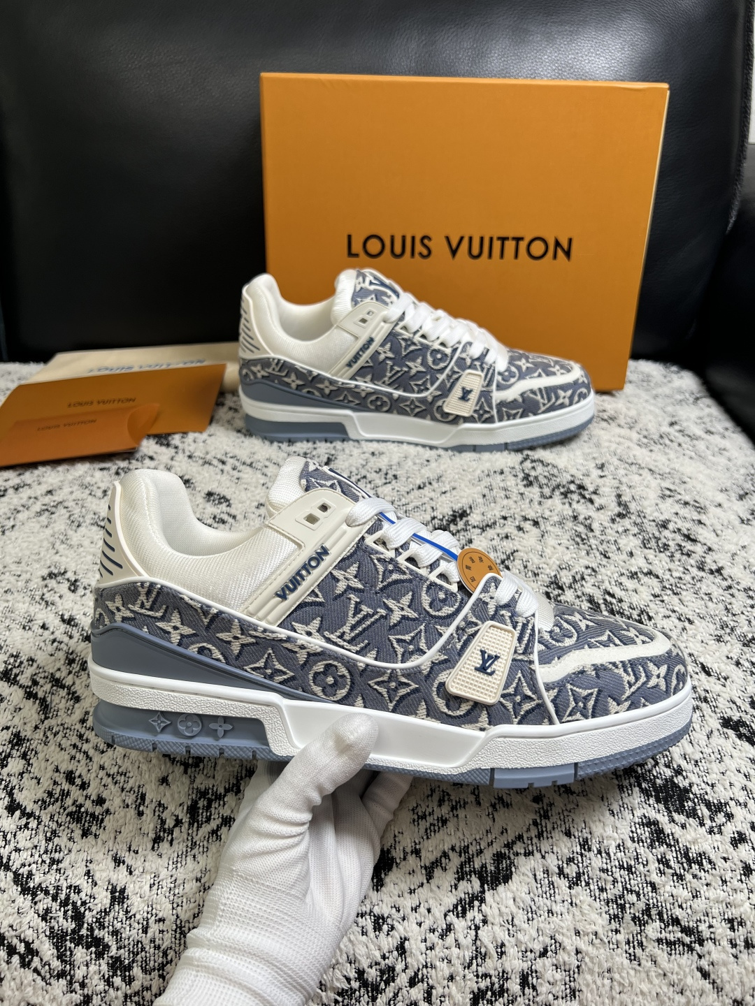 Lv  高品质  顶级工艺品  路易威登，专柜同步原厂配置，鞋面意大利进口，高品质拼接缤纷色彩复杂工艺品，进口牛皮里垫柔