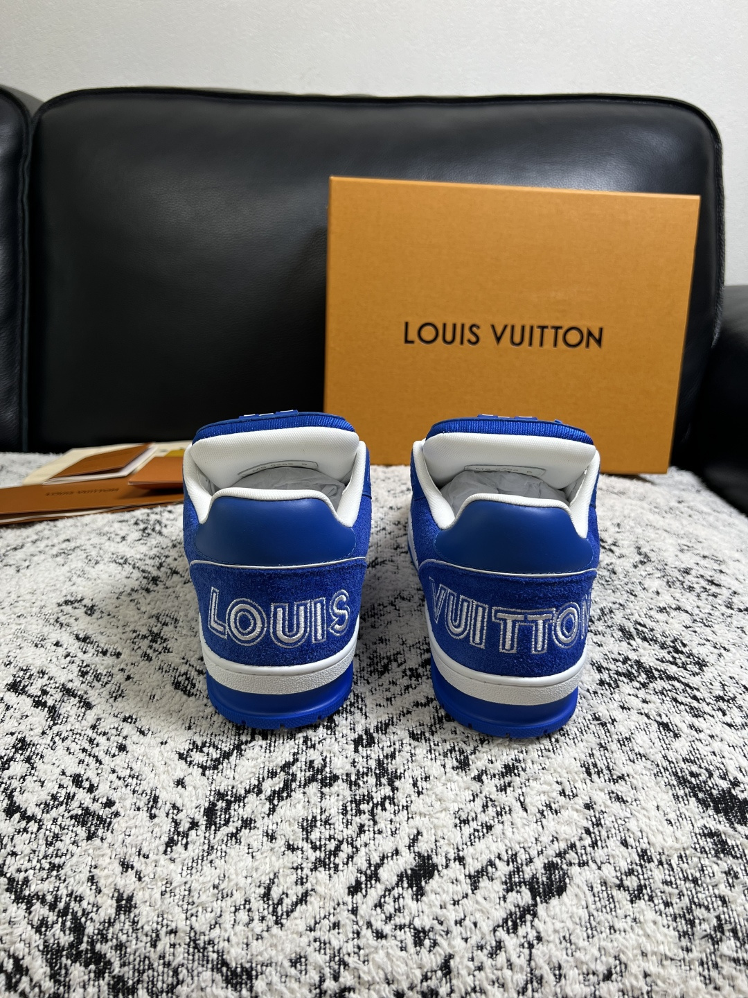 Lv  高品质  顶级工艺品  路易威登，专柜同步原厂配置，鞋面意大利进口，高品质拼接缤纷色彩复杂工艺品，进口牛皮里垫柔