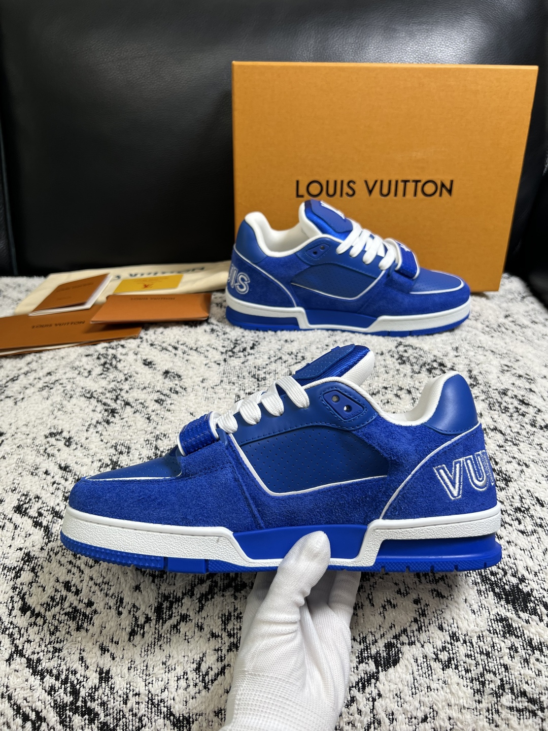Lv  高品质  顶级工艺品  路易威登，专柜同步原厂配置，鞋面意大利进口，高品质拼接缤纷色彩复杂工艺品，进口牛皮里垫柔