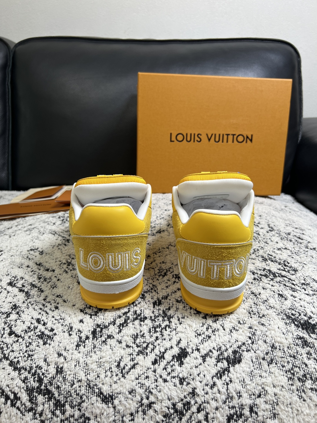 Lv  高品质  顶级工艺品  路易威登，专柜同步原厂配置，鞋面意大利进口，高品质拼接缤纷色彩复杂工艺品，进口牛皮里垫柔