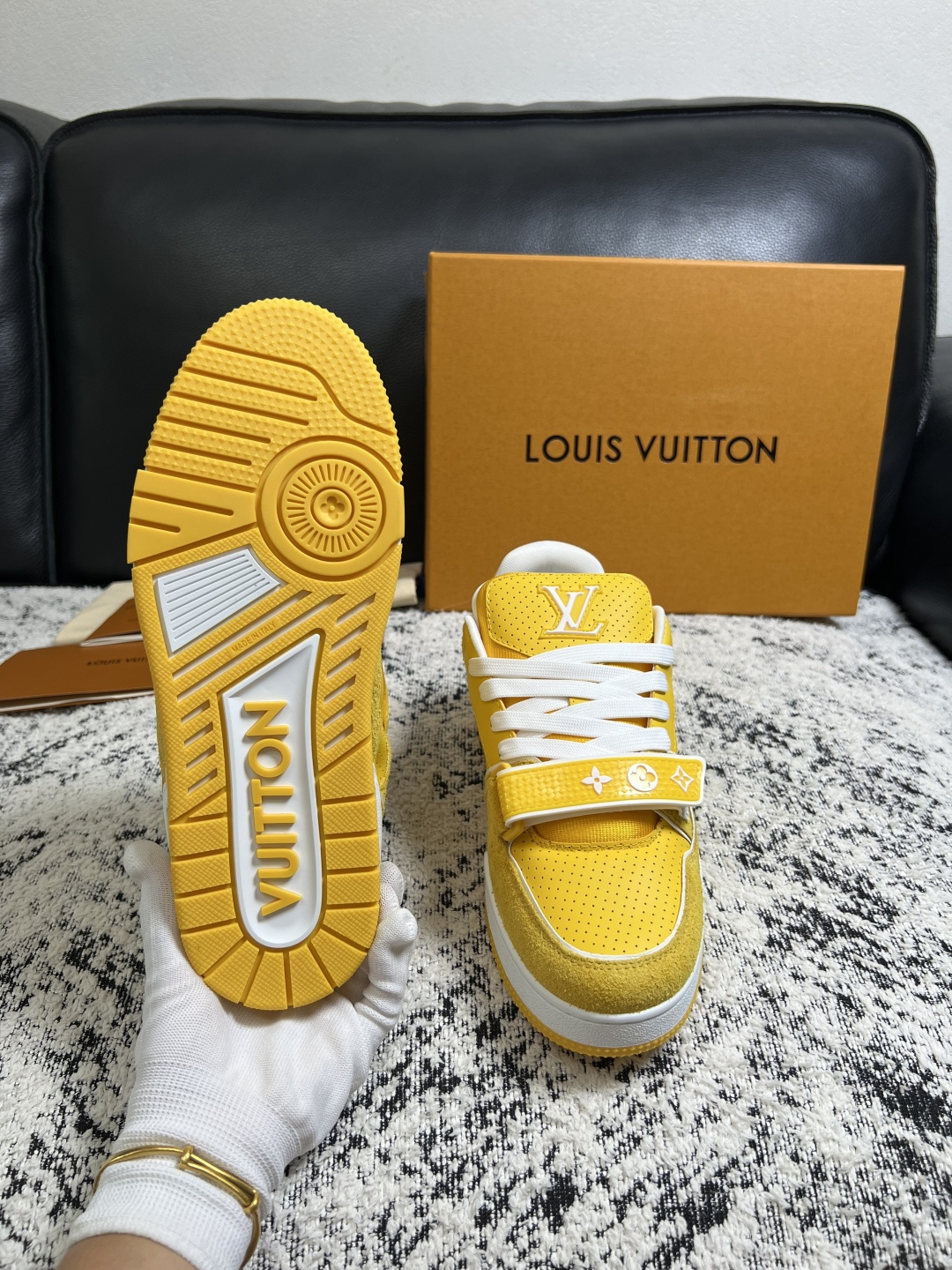 Lv  高品质  顶级工艺品  路易威登，专柜同步原厂配置，鞋面意大利进口，高品质拼接缤纷色彩复杂工艺品，进口牛皮里垫柔