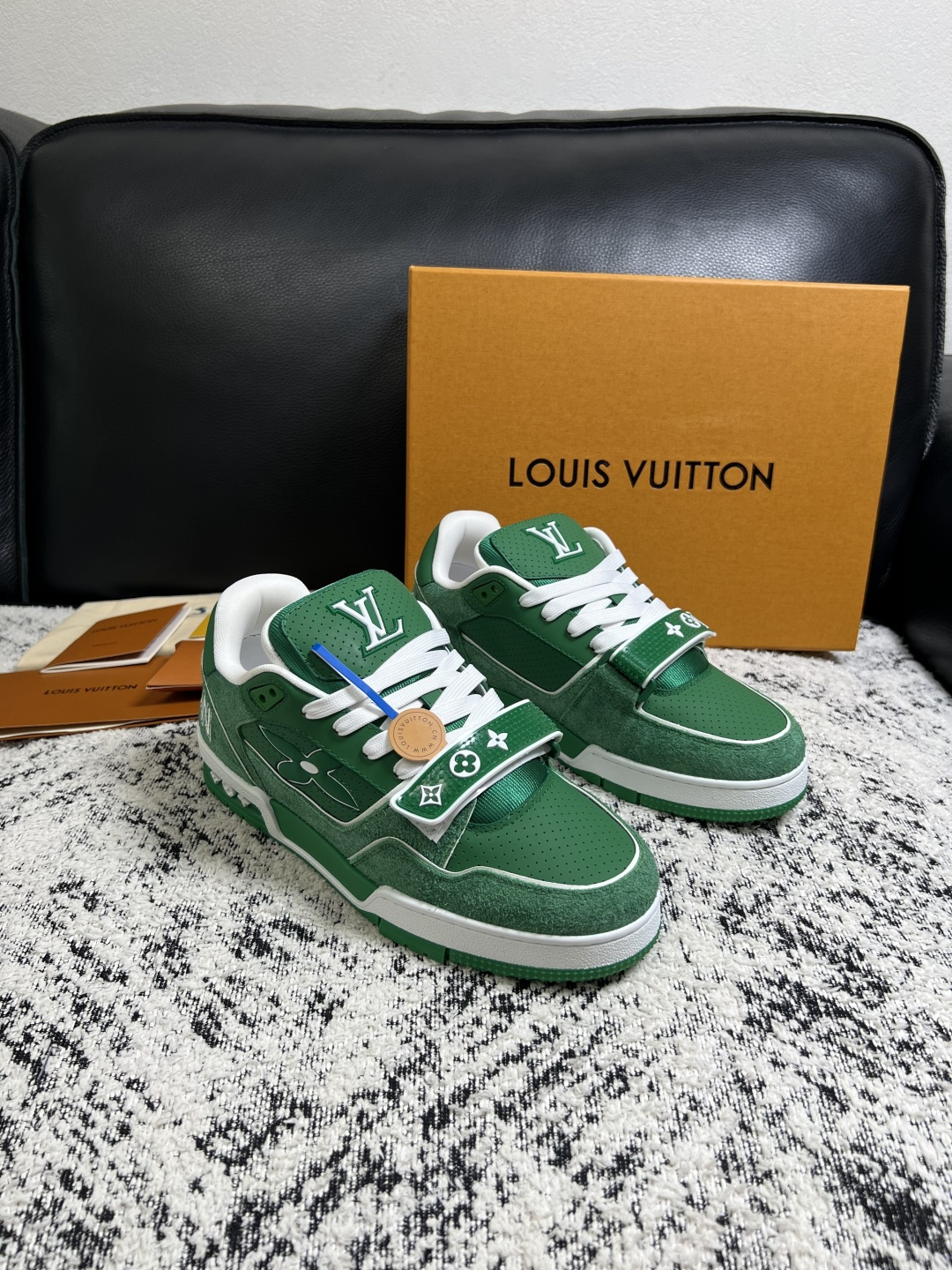 NO:931719,Lv high quality top handicrafts Louis Vuitton, counters are equipped with original factory configurations, uppers are imported from Italy, high-quality stitching colorful and complex handicrafts, imported cowhide lining is soft and comfortable, soles are specially provided by the original factory, TPU exclusive movable molded soles are super comfortable, original factory follow-up goods, code number 39-44 (customized 38 45),, louis vuitton, louis vuitton, cowhide19860909Lv 高品质 顶级工艺品 路易威登,专柜同步原厂配置,鞋面意大利进口,高品质拼接缤纷色彩复杂工艺品,进口牛皮里垫柔软舒适,鞋底原厂特供原版底,TPU独家活动成型底超级舒适,原厂跟单货,码数 39-44（订做 38 45）,,louis vuitton,louis vuitton,cowhide,Men's shoes