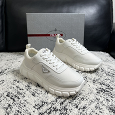 Prada 顶级工艺品,普拉达 专柜同步,原厂配置意大利进口牛皮面料,进口牛皮内里垫,透气舒适,鞋底:原厂特供原版底, Prada 顶级工艺品,普拉达 专柜同步,原厂配置意大利进口牛皮面料,进口牛皮内里垫,透气舒适,鞋底:原厂特供原版底,
