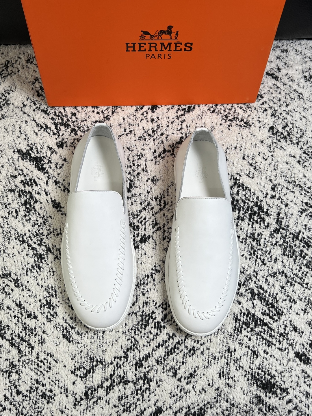 Hermes  高品质  顶级工艺品  爱马仕 专柜同步发售原厂配置，意大利进口原版牛皮面料，高品质拼接工艺，全进口水染
