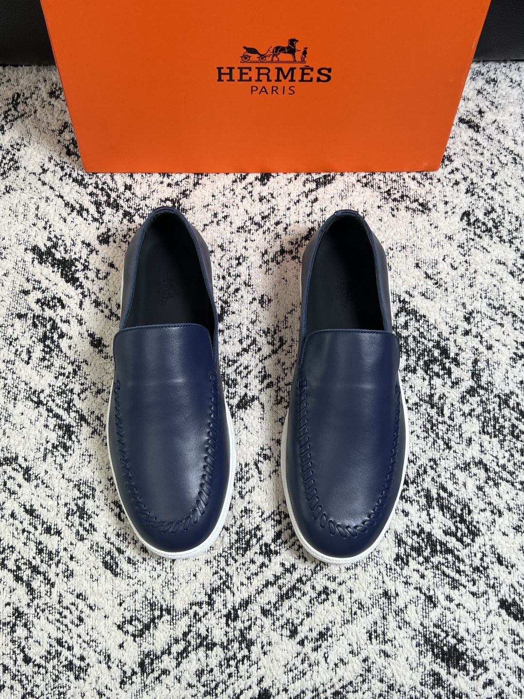 Hermes  高品质  顶级工艺品  爱马仕 专柜同步发售原厂配置，意大利进口原版牛皮面料，高品质拼接工艺，全进口水染