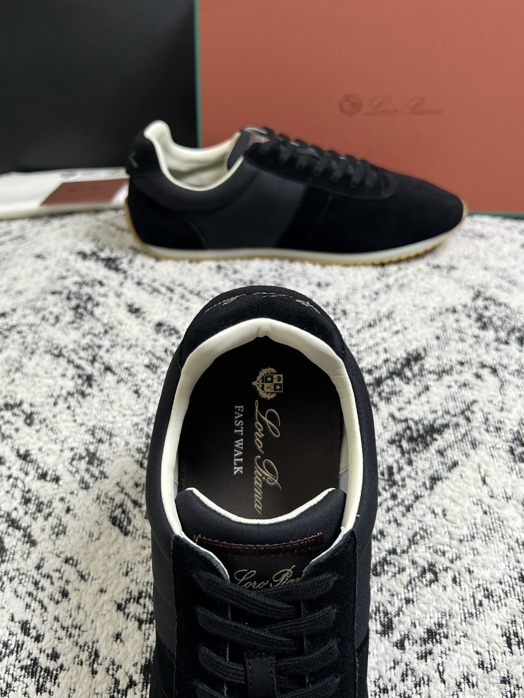 Loro piana  高品质  顶级工艺品  诺悠翩雅  新品专柜同步原厂配置，鞋面意大利进口牛皮面料，高品质拼接工艺
