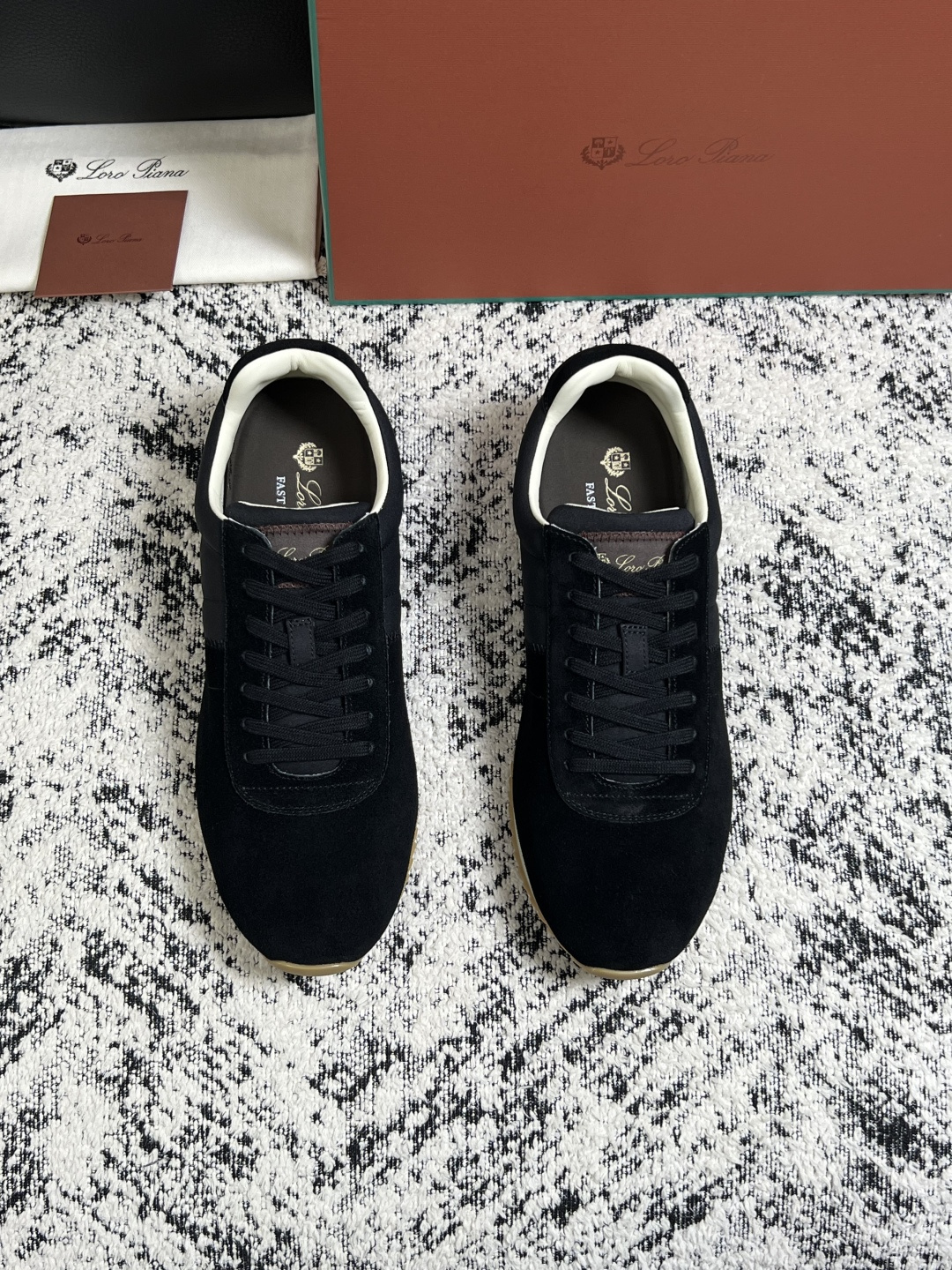 Loro piana  高品质  顶级工艺品  诺悠翩雅  新品专柜同步原厂配置，鞋面意大利进口牛皮面料，高品质拼接工艺