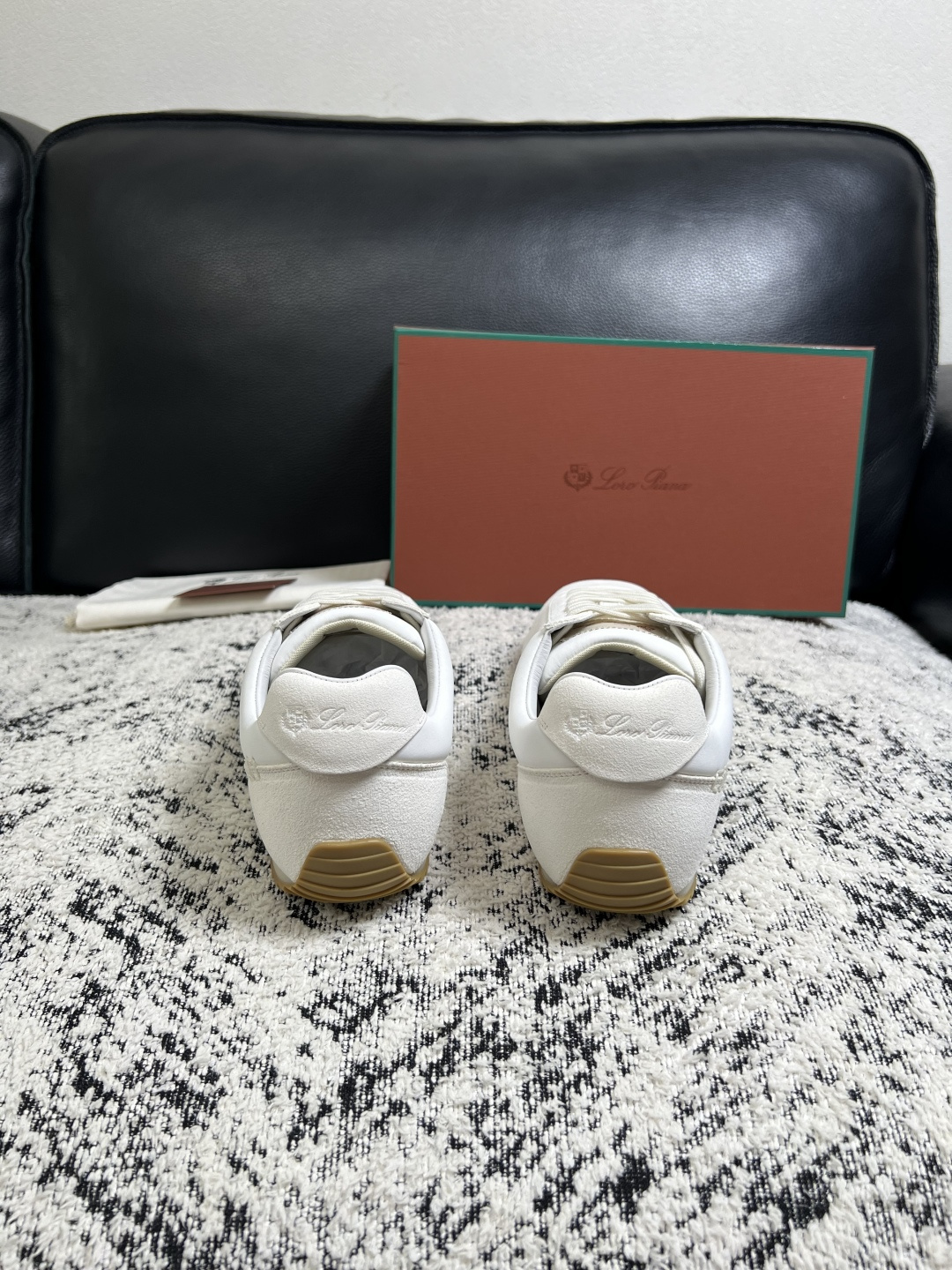 Loro piana  高品质  顶级工艺品  诺悠翩雅  新品专柜同步原厂配置，鞋面意大利进口牛皮面料，高品质拼接工艺