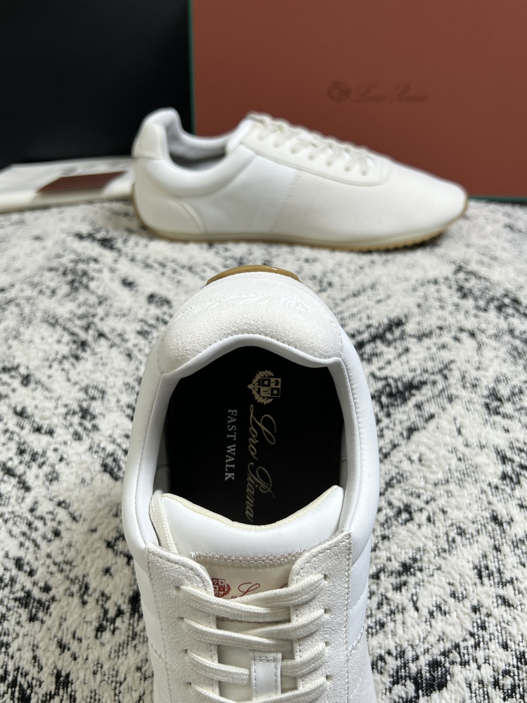 Loro piana  高品质  顶级工艺品  诺悠翩雅  新品专柜同步原厂配置，鞋面意大利进口牛皮面料，高品质拼接工艺