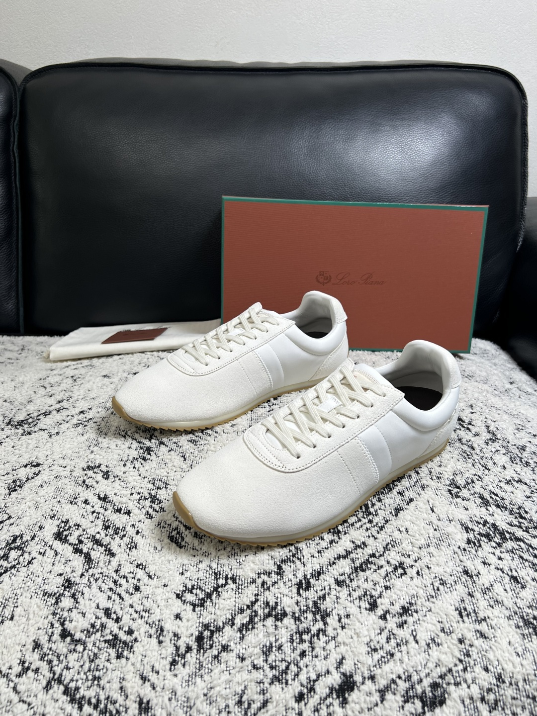 Loro piana  高品质  顶级工艺品  诺悠翩雅  新品专柜同步原厂配置，鞋面意大利进口牛皮面料，高品质拼接工艺