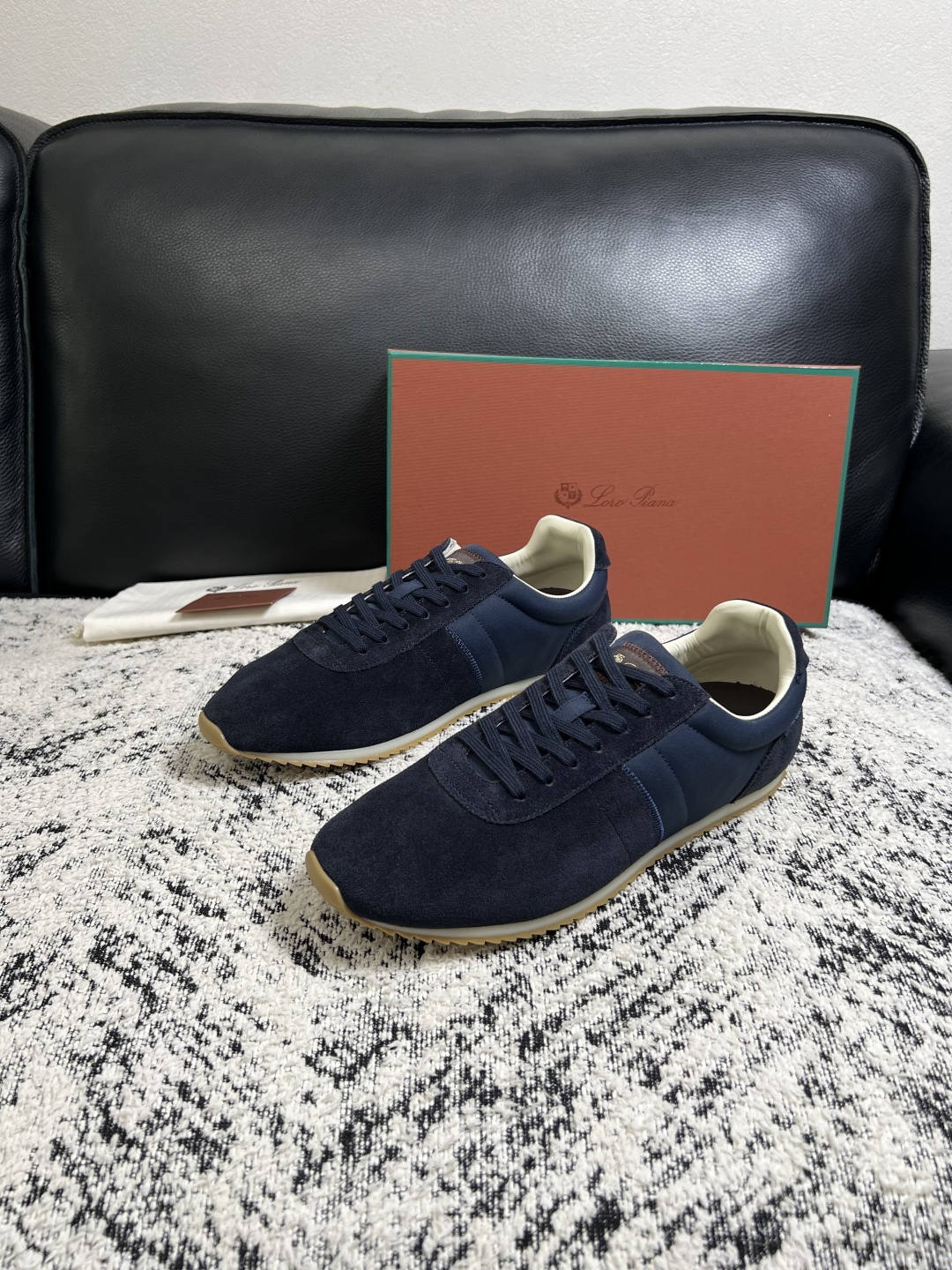 Loro piana  高品质  顶级工艺品  诺悠翩雅  新品专柜同步原厂配置，鞋面意大利进口牛皮面料，高品质拼接工艺
