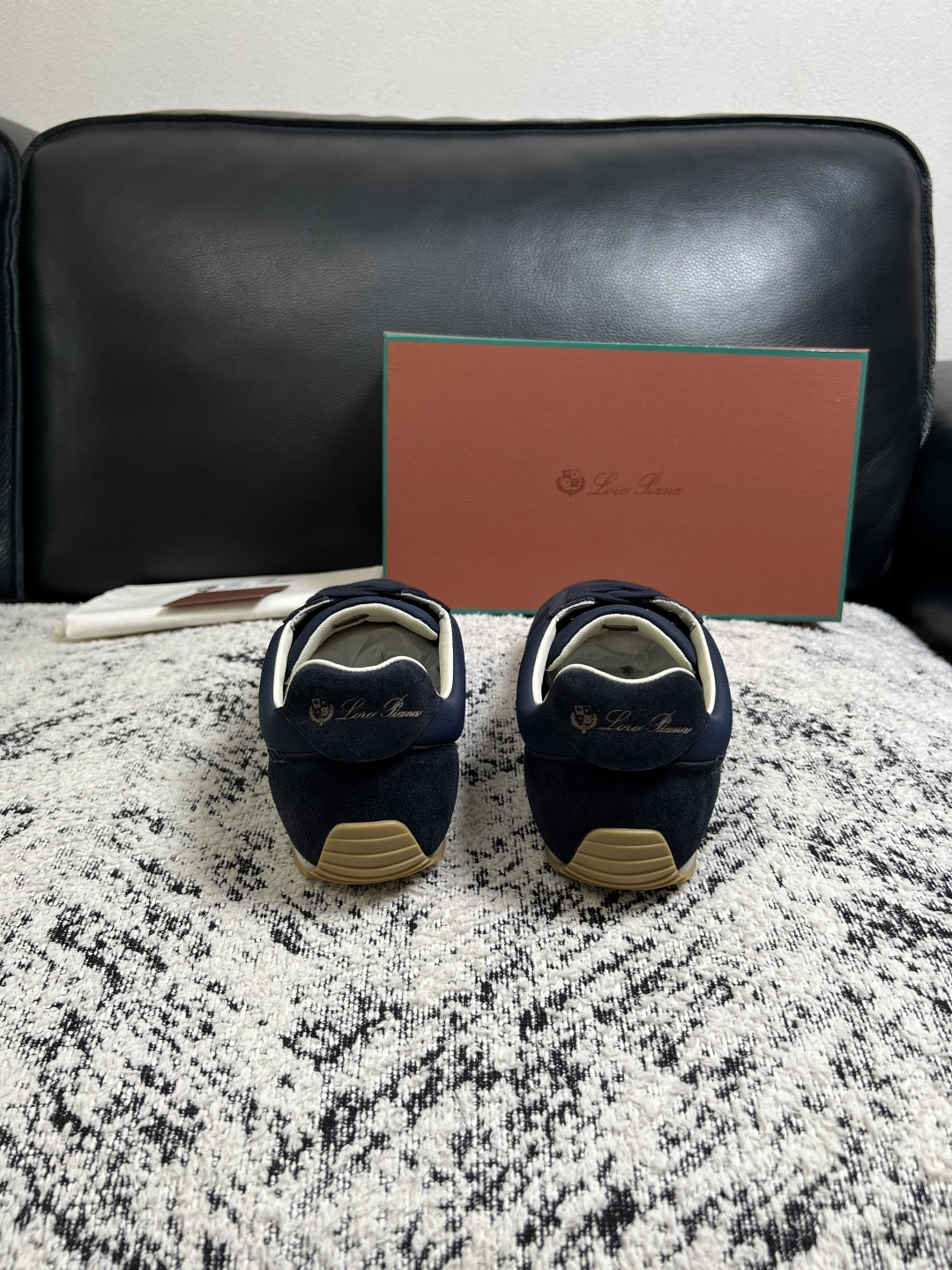 Loro piana  高品质  顶级工艺品  诺悠翩雅  新品专柜同步原厂配置，鞋面意大利进口牛皮面料，高品质拼接工艺