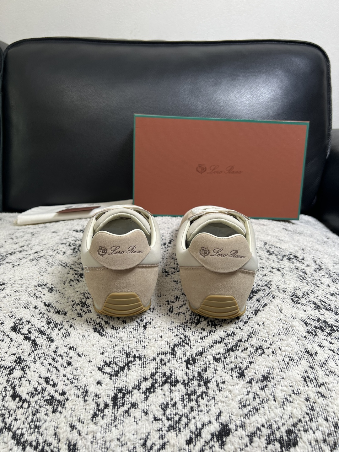 Loro piana  高品质  顶级工艺品  诺悠翩雅  新品专柜同步原厂配置，鞋面意大利进口牛皮面料，高品质拼接工艺