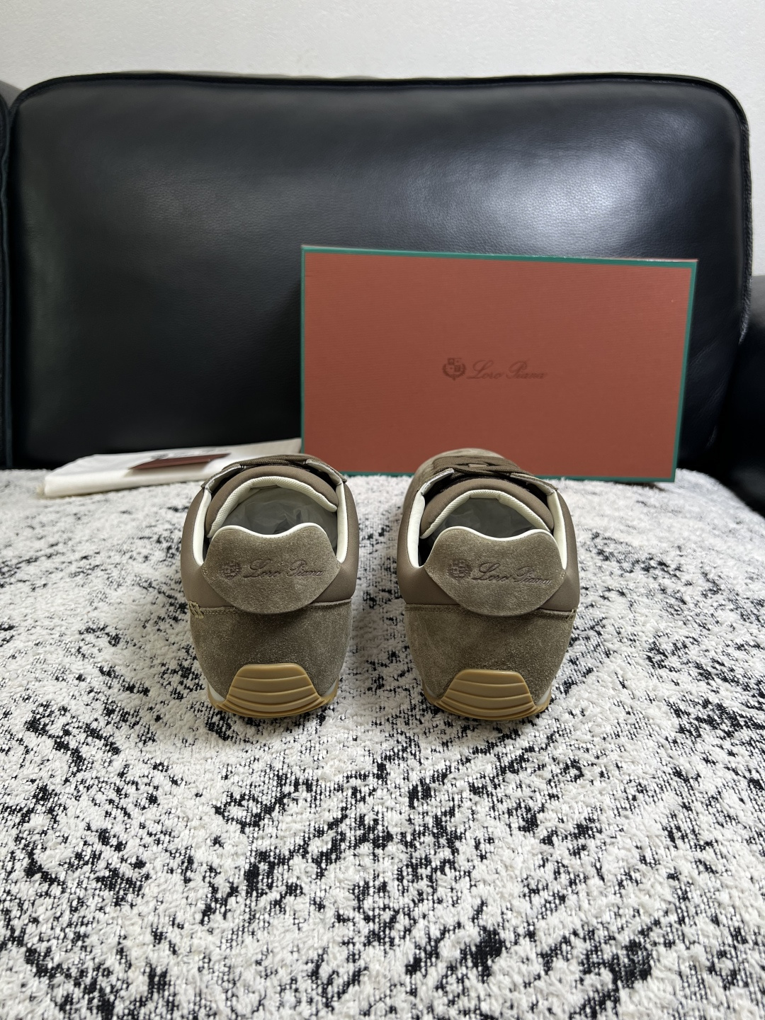 Loro piana  高品质  顶级工艺品  诺悠翩雅  新品专柜同步原厂配置，鞋面意大利进口牛皮面料，高品质拼接工艺