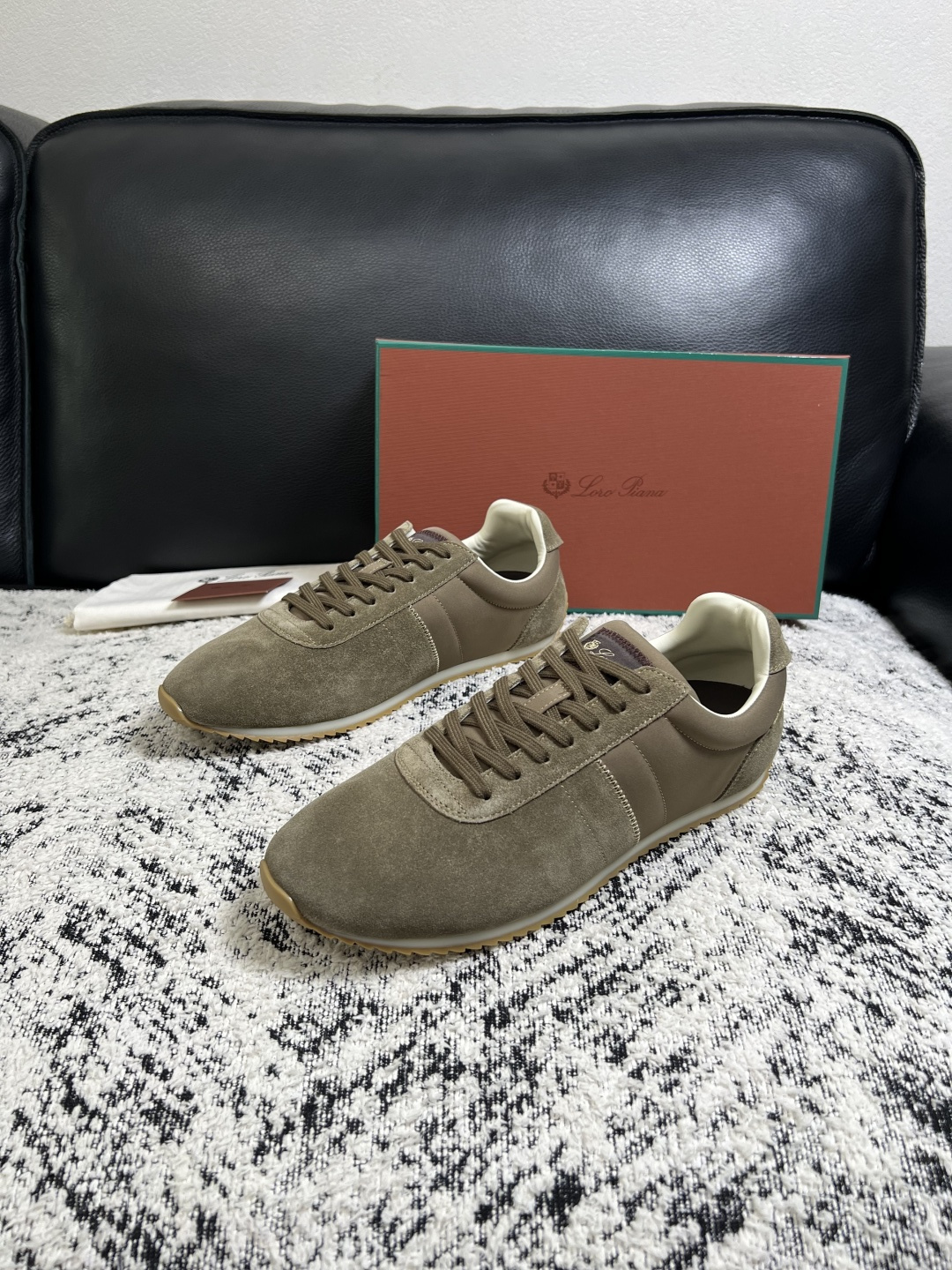 Loro piana  高品质  顶级工艺品  诺悠翩雅  新品专柜同步原厂配置，鞋面意大利进口牛皮面料，高品质拼接工艺