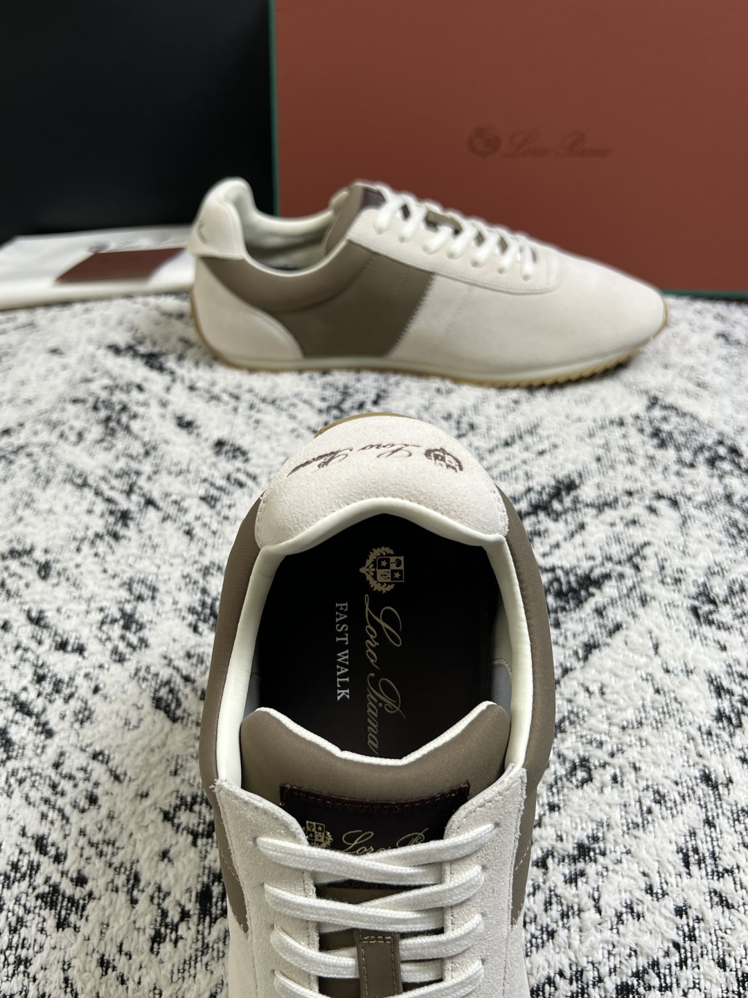Loro piana  高品质  顶级工艺品  诺悠翩雅  新品专柜同步原厂配置，鞋面意大利进口牛皮面料，高品质拼接工艺